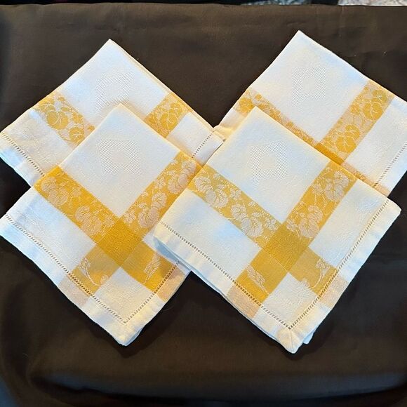 Set of 4 Vintage Yellow and White Damask Checkered Table Napkins - Picture 1 of 5
